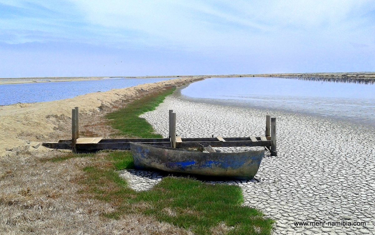 Boot liegt auf dem Trockenen Boot liegt auf dem Trockenen