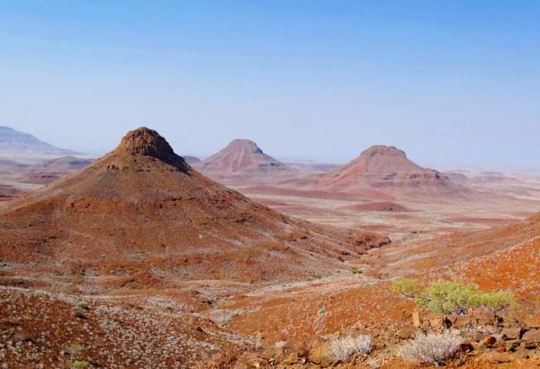 Landschaft im Damaraland, Namibia Epupa Fälle am Kunene