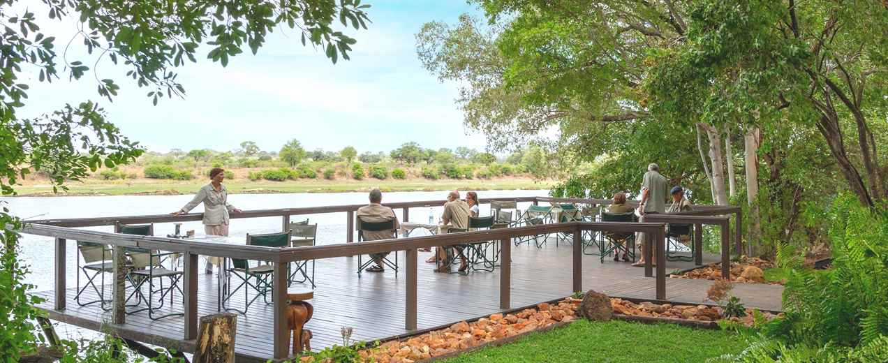 Sundowner Deck am Kavango C) Ndhovu Lodge