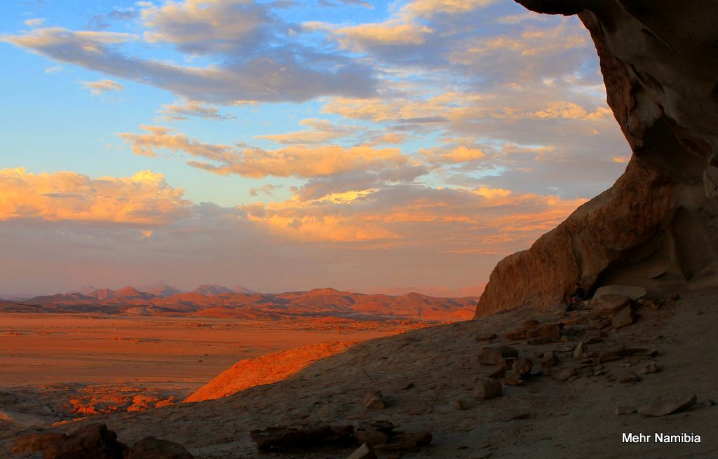 Wolken in der Namib Wüste