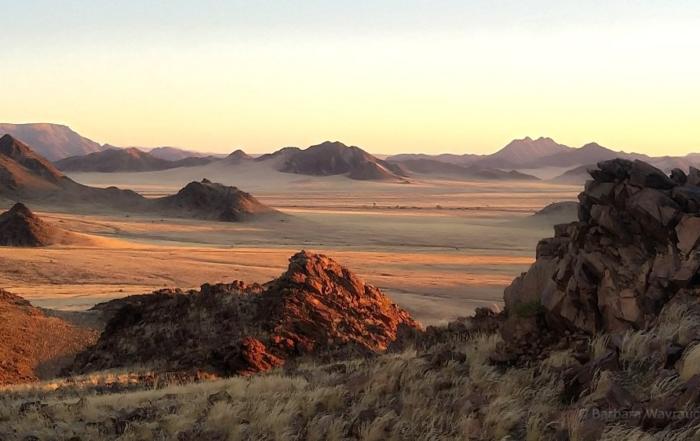 Berge in Namibia im Licht des Sonnenuntergangs