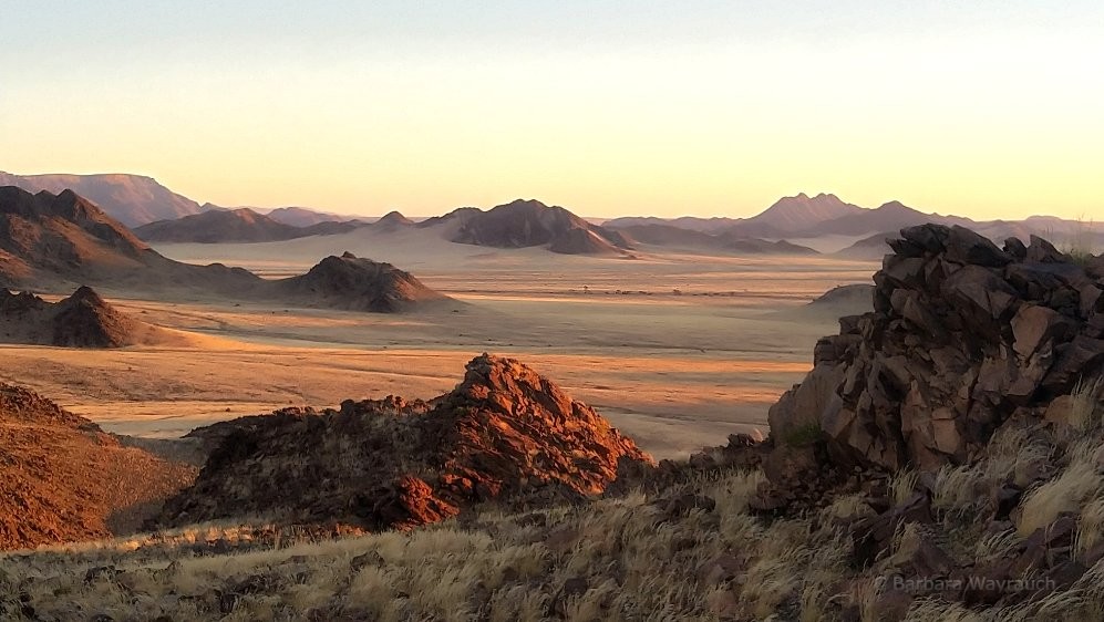 Berge in Namibia im Licht des Sonnenuntergangs