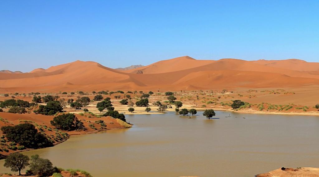 Sossusvlei mit Wasser