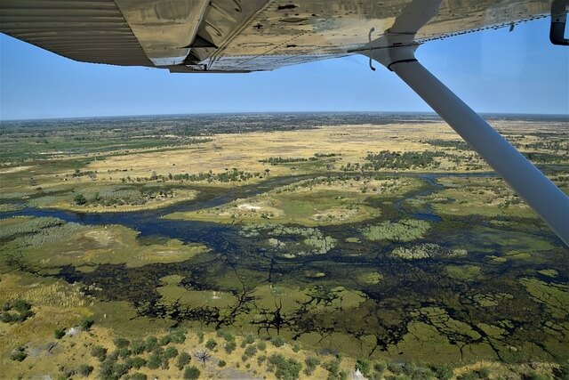 Flug ins Okavango Delta