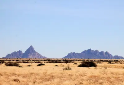 Das gesamte Spitzkoppe Massiv aus einiger Entfernung