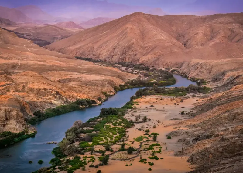 Der Kunene Fluss aus der Vogelpersketive auf einer Flugsafari in Namibia Der Kunene Fluss aus der Vogelpersketive auf einer Flugsafari in Namibia